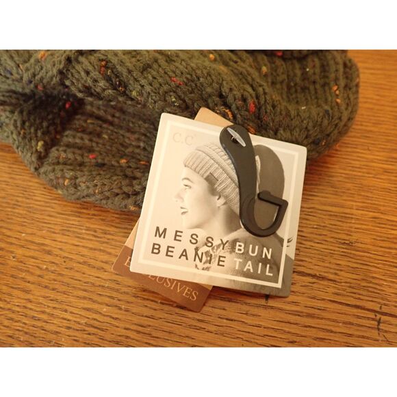 CC Exclusive Beanie Tail Ponytail Messy Bun Solid Ribbed Knit Beanie Hat Cap NWT - Picture 8 of 9